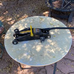Hydraulic Jack. 2 Ton
