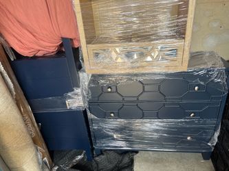 Bedroom set + single nightstand