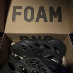Yeezy Foam runners Onyx Men’s size 10