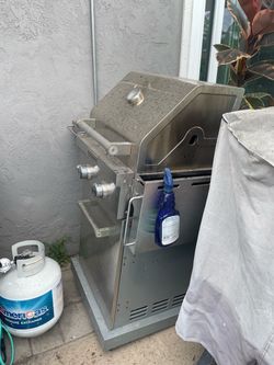 Free working kitchen air bbq- broken wheel