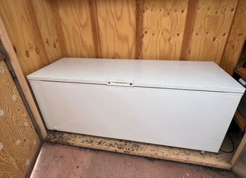 25 cubic deep chest freezer Frigidaire brand I offer delivery $600 firm