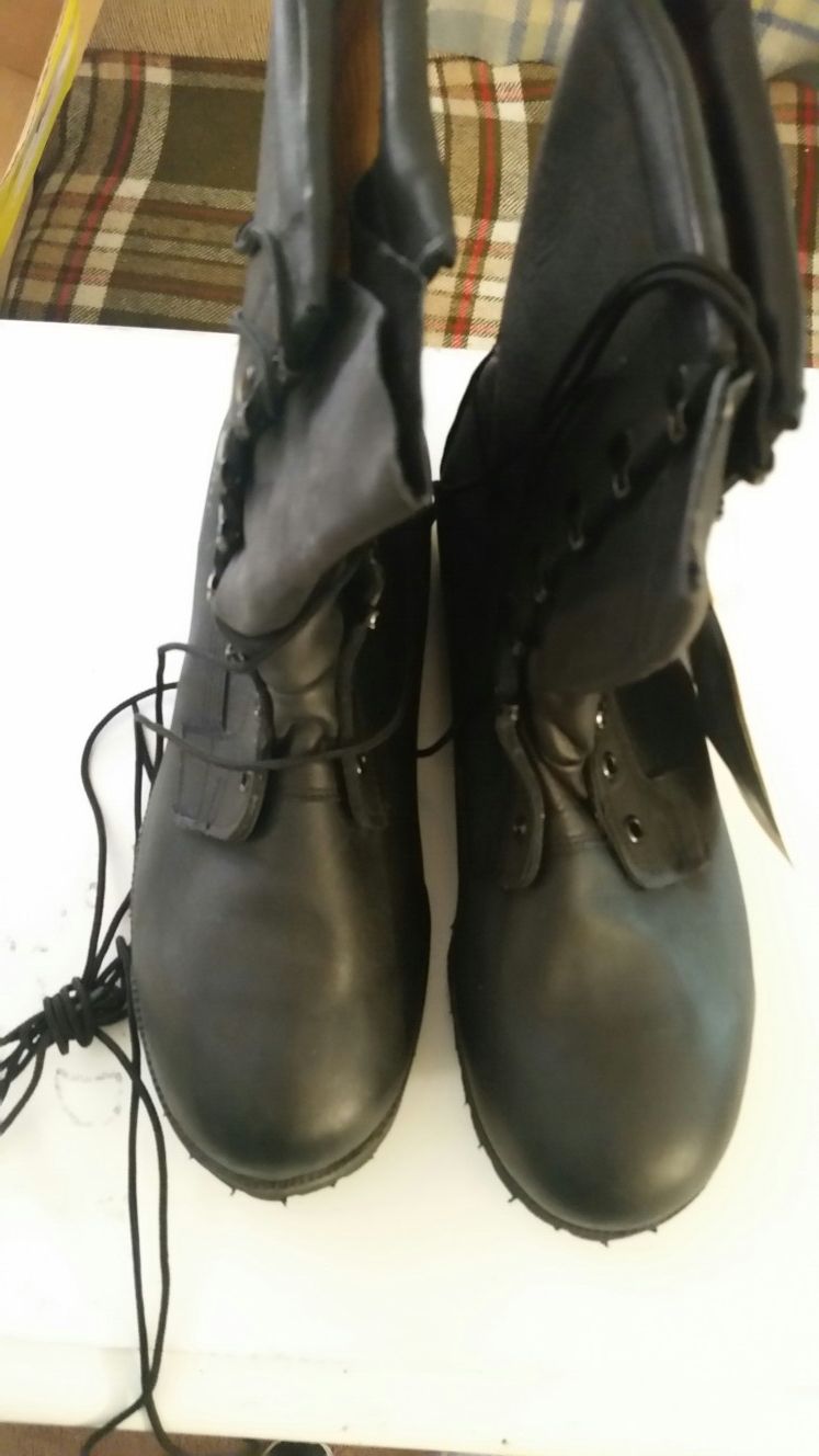Size 12 Black. Brand new Gore-Tex Men's work boots, with two inserts