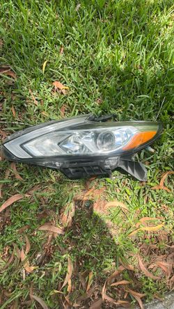 Nissan Altima head light, driver side