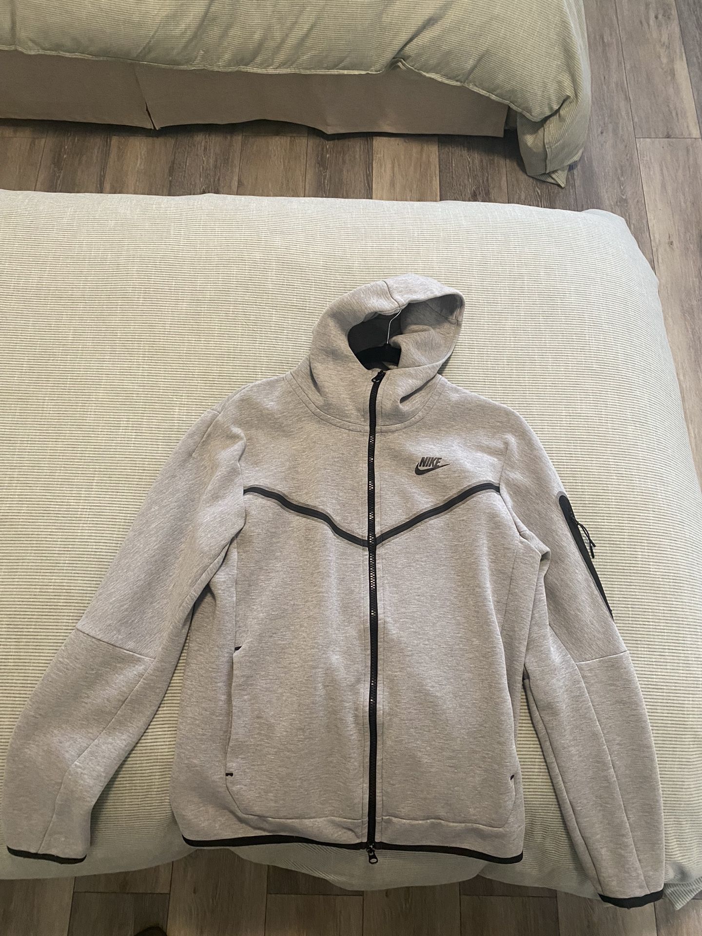 grey nike tech (adult small)