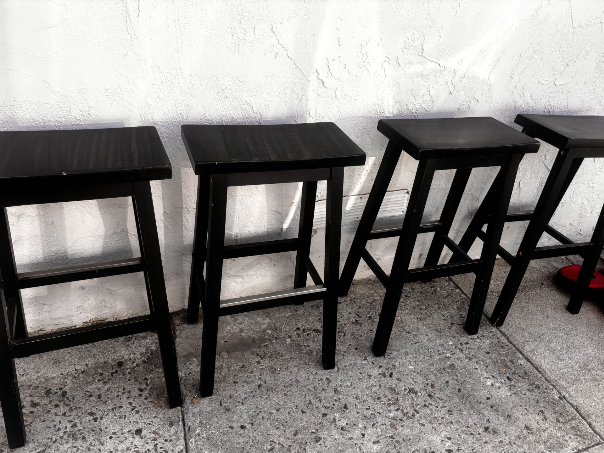 4 Bar Stools Like New 