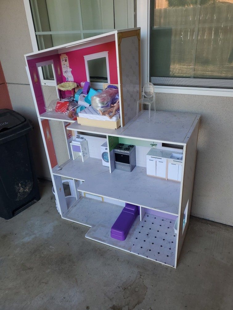 Dollhouse Pick Up Only