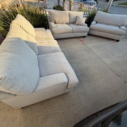 Free sofa set