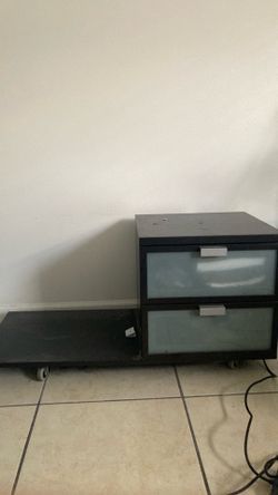 Free rolling dresser