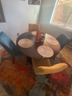 Dining Table & Bar Stools