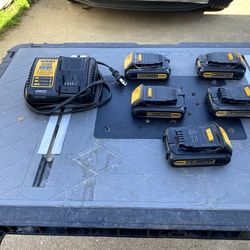 DeWalt 5-20 v batteries with charger