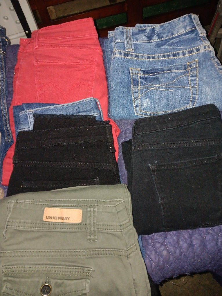 Bulk Of Women's Jeans/Pants. (16 Pair)
