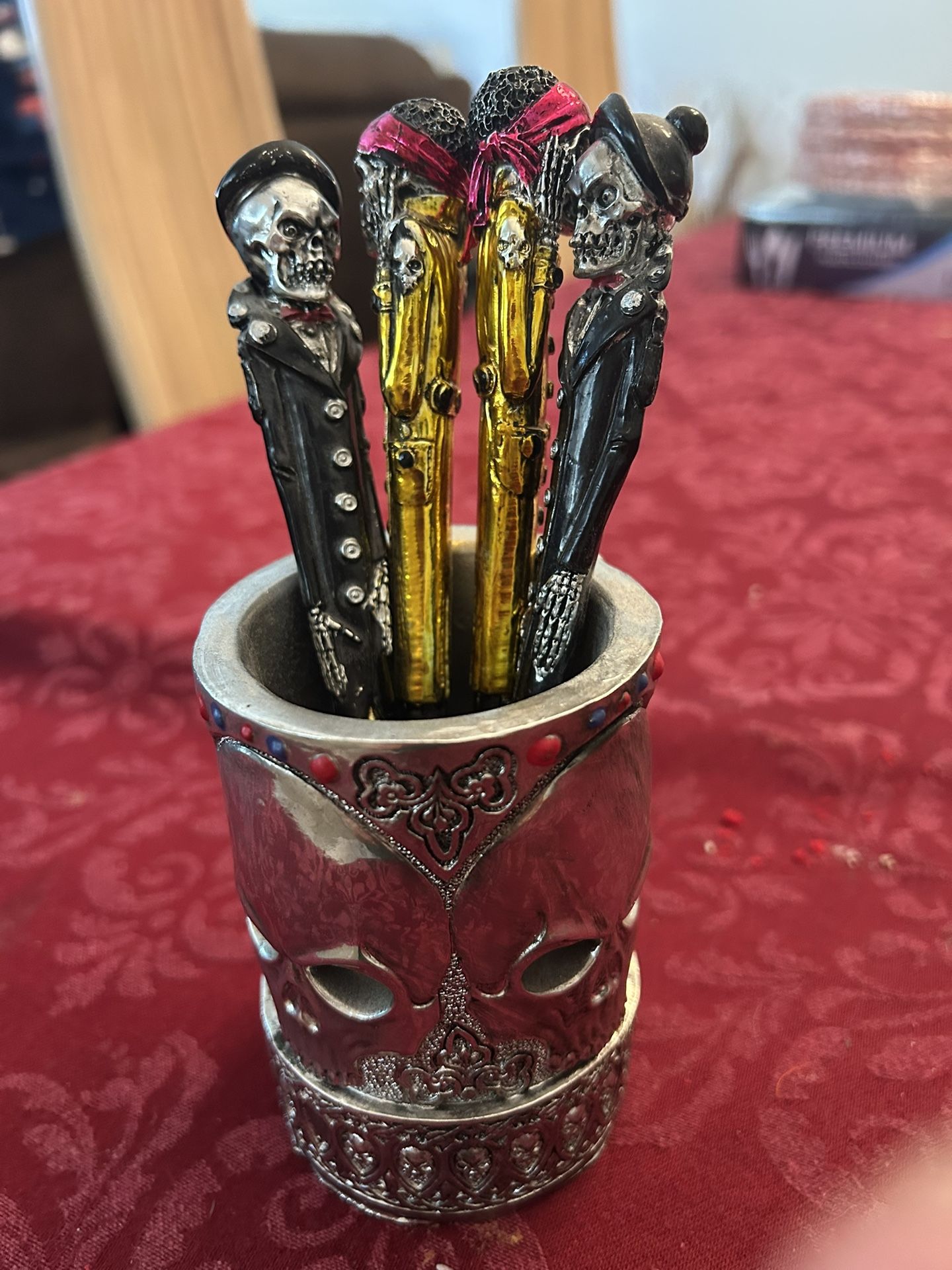 Set of pirate pens