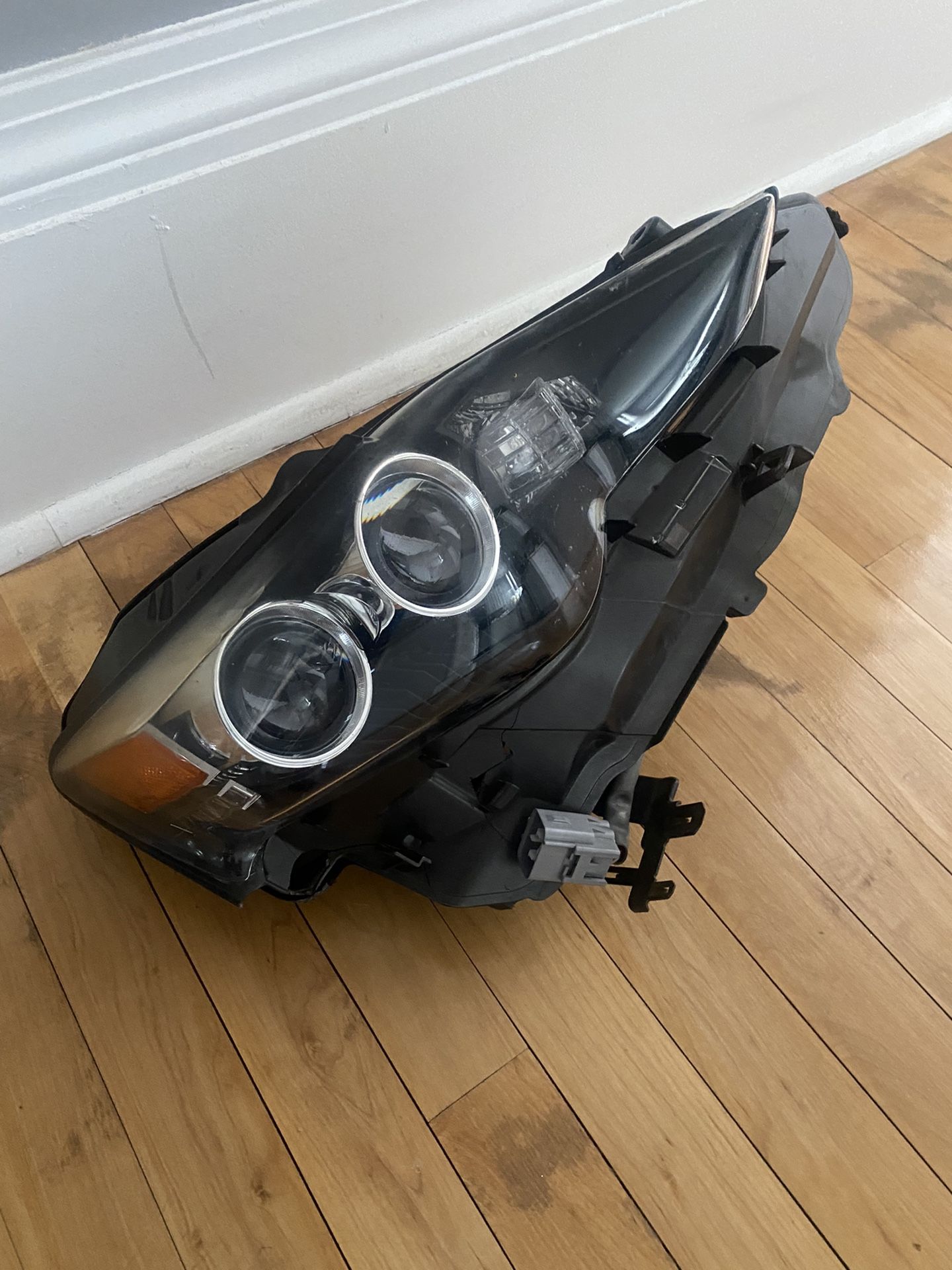 Lexus Is250/Is350 Headlight 2014, 2015 and 2016 Passenger Side LED