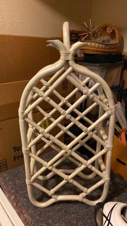 Pineapple wine rack