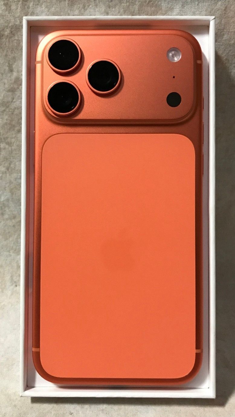 Apple iPhone 17 Pro Max, Cosmic Orange