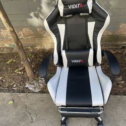 Black And White Gaming Chair 