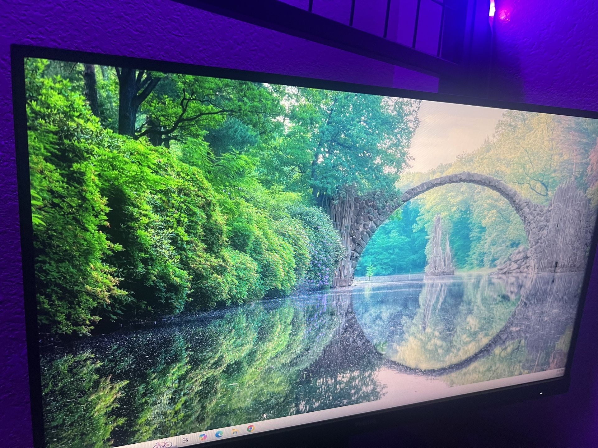 PC Setup (Comes with power cable, mouse, monitor and a mouse pad plus a keyboard!