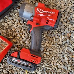 Milwaukee M18FUEL 18V Lithium-Ion Brushless Cordless 1/2 in. Impact Wrench w/Friction Ring Kit w/One 1.5 Ah Battery and Bag
