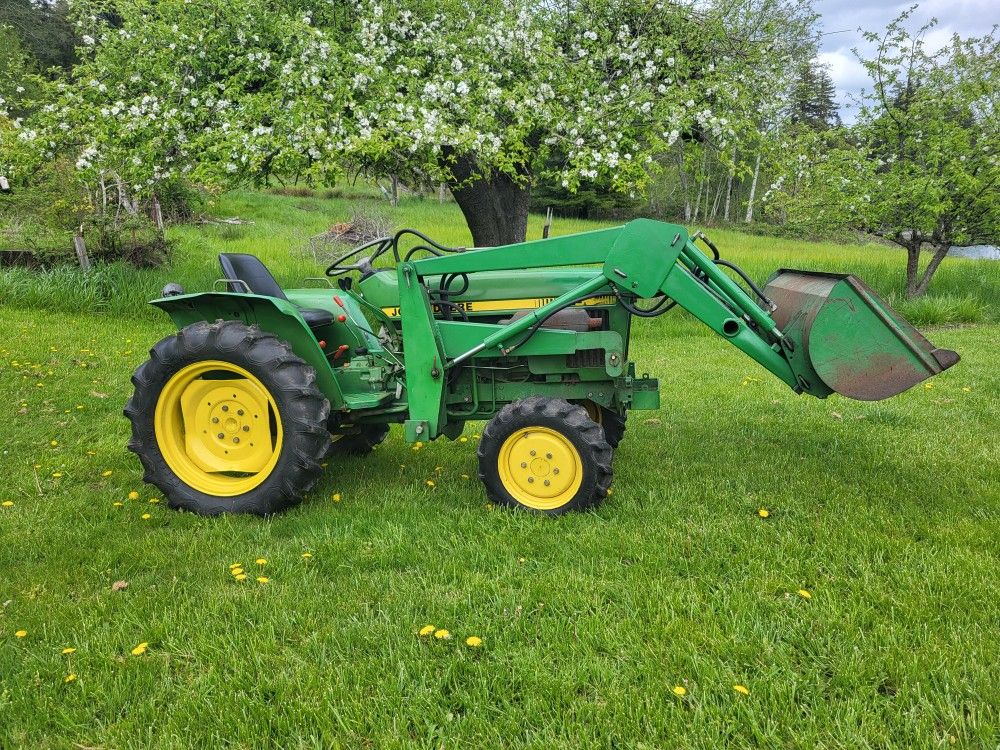 20 HP John Deer Tractor 750 4x4