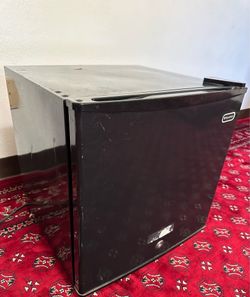 18*18*17 inches WHYNTER REFRIGERATE