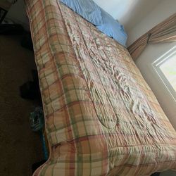 Queen size bed frame and mattress (cama y colchon)