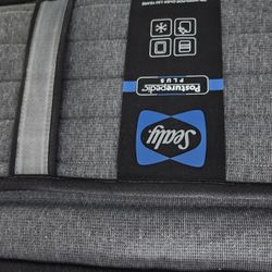 Mattress - Queen SEALY Posturepedic Plus