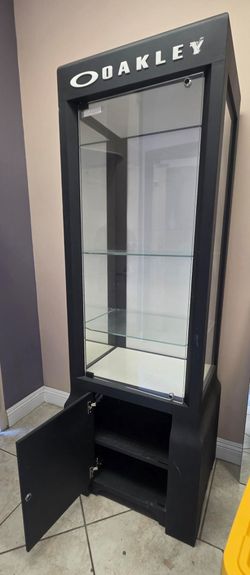 Oakley Showcase Display