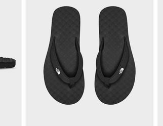 Woman base camp mini 11 black flip flops size 7 NWT