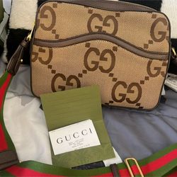Gucci Messenger Like New 100 % Authentic 