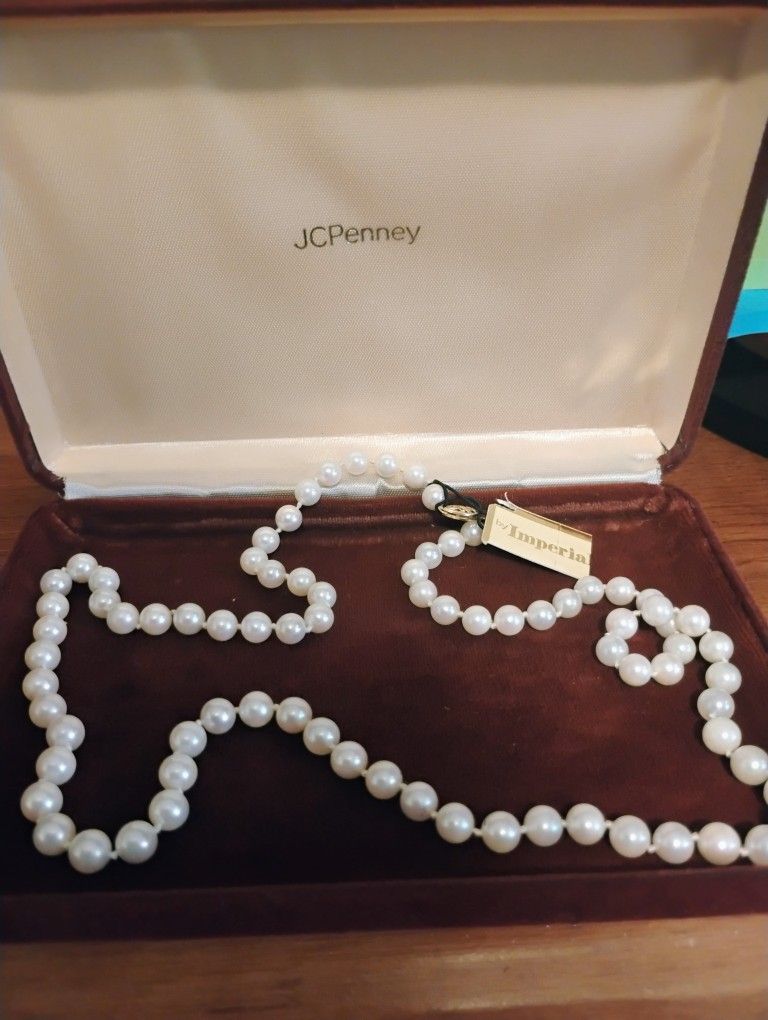 Pearl necklace Set Brand New