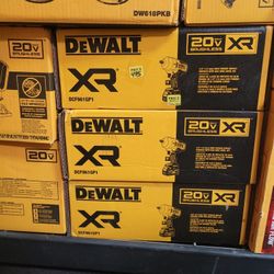 DEWALT 1/2" HIGH TORQUE IMPACT WRENCH WITH HOG RING ANVIL KIT