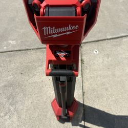 Milwaukee M18 ROCKET DUAL POWER TOWER LIGHT