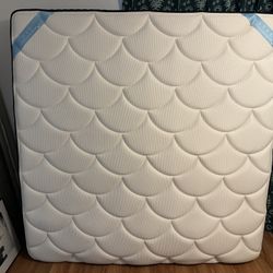 Like-New Dreamcloud Premiere King Mattress