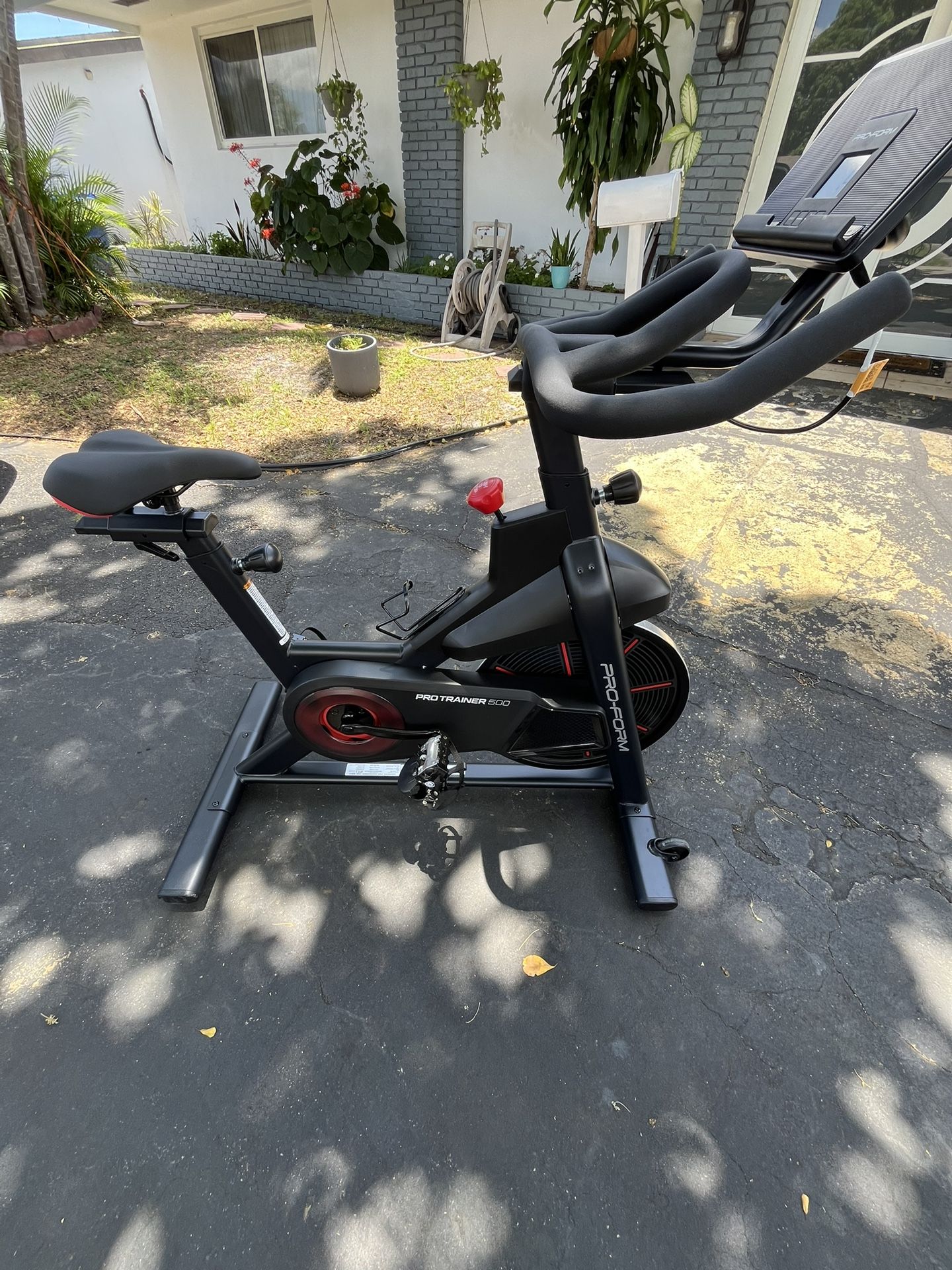 EXERCISE BIKE PRO TRAINER 500 LIKE NEW!!