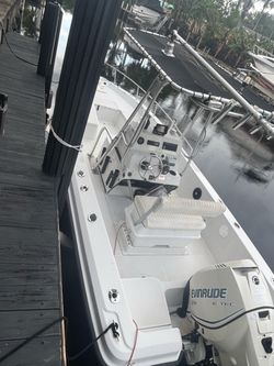 Stratos 22’ Bay Offshore Center Console Boat Fishing