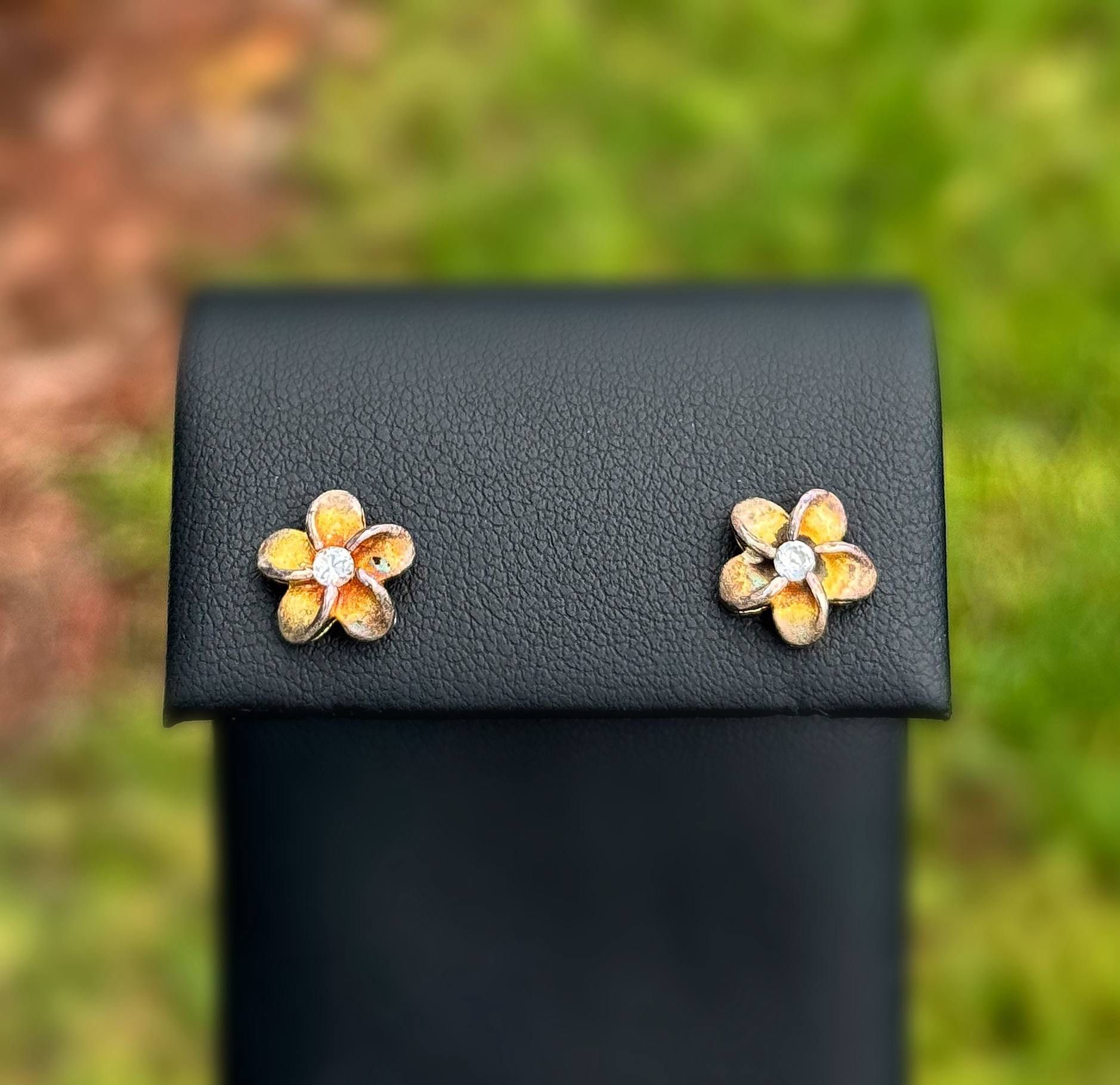 Vintage Jewelry .925 sterling silver white CZ stone 0.30CTW oxidative flower stud earrings