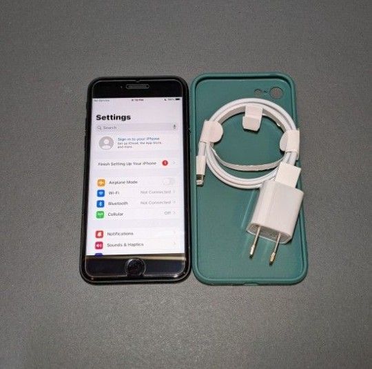  iPhone SE 2nd Gen 64 gb Unlocked  