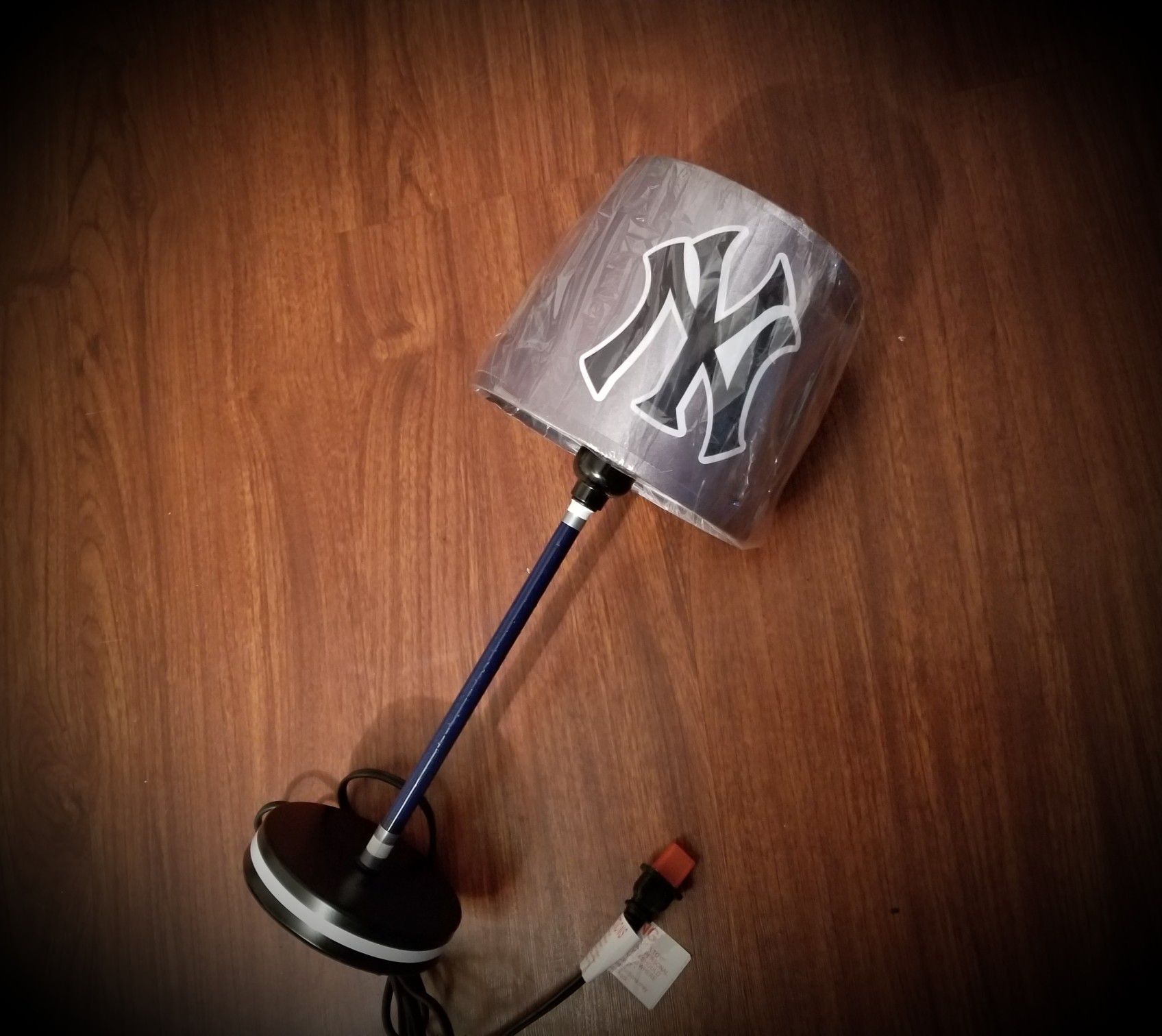Ny yankees"fanatic"team lamp 4 ur home/office*business*mancave*gifts/anniversaries & more*brand new