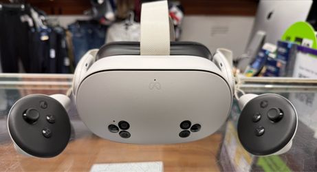 Meta Quest 3S Virtual Reality VR Headset White with Controllers 128GB - Great Condition