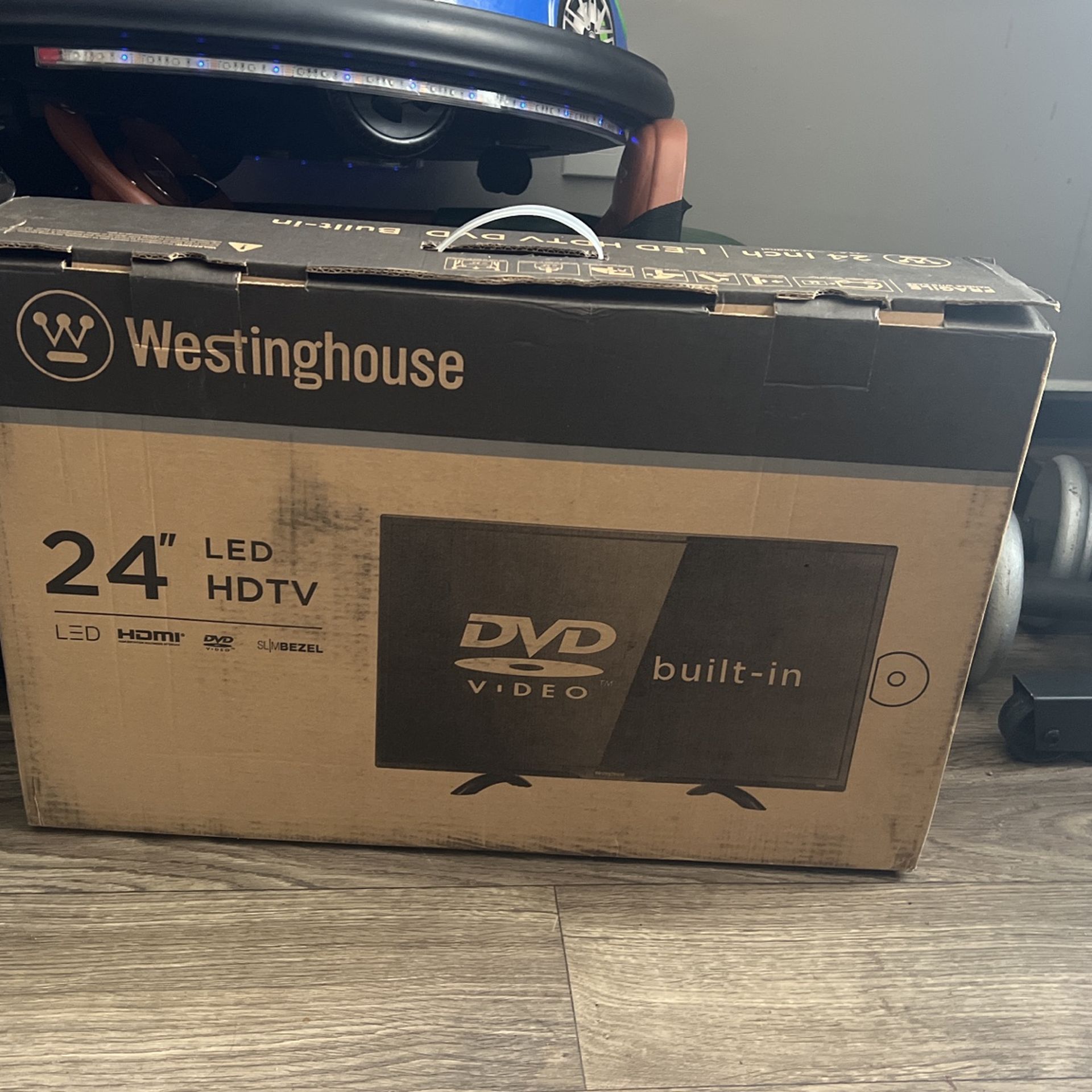 Westinghouse Tv 24 Inch Led HDTV With DVD Player Attached
