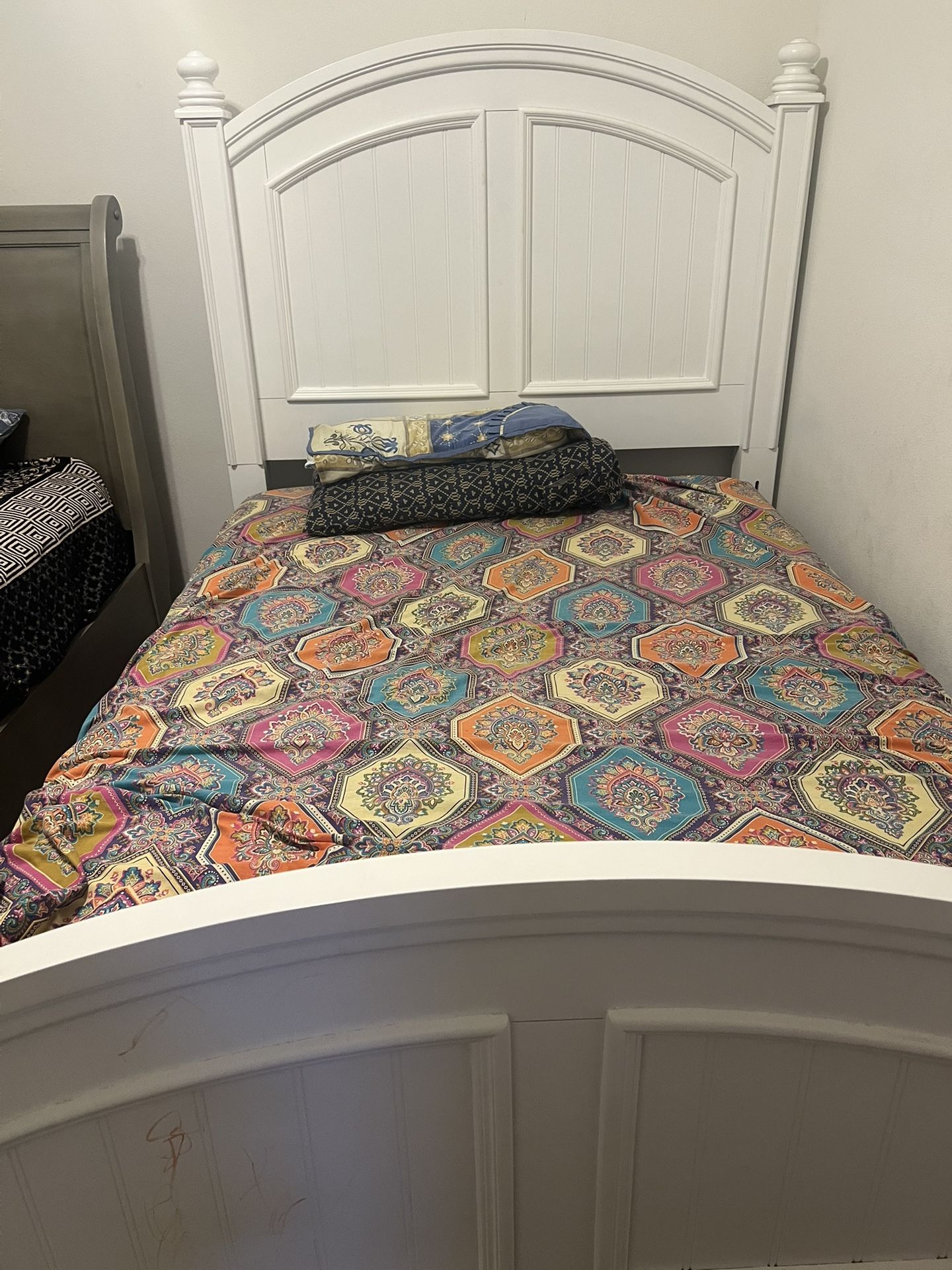Twin Size Bed Look Big With Mattress And Base 