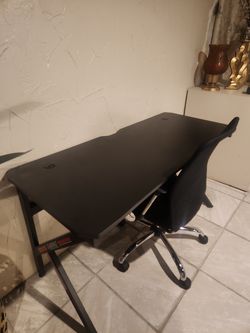 Computer desk
