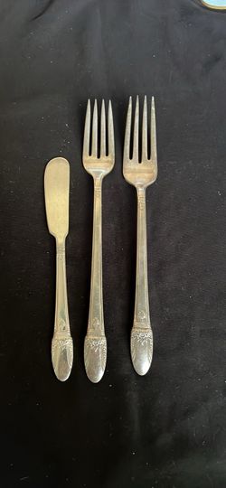 “First Love” Pattern Rogers Bros Silver-Plated Flatware Set – 2 Dinner Forks & Butter Knife