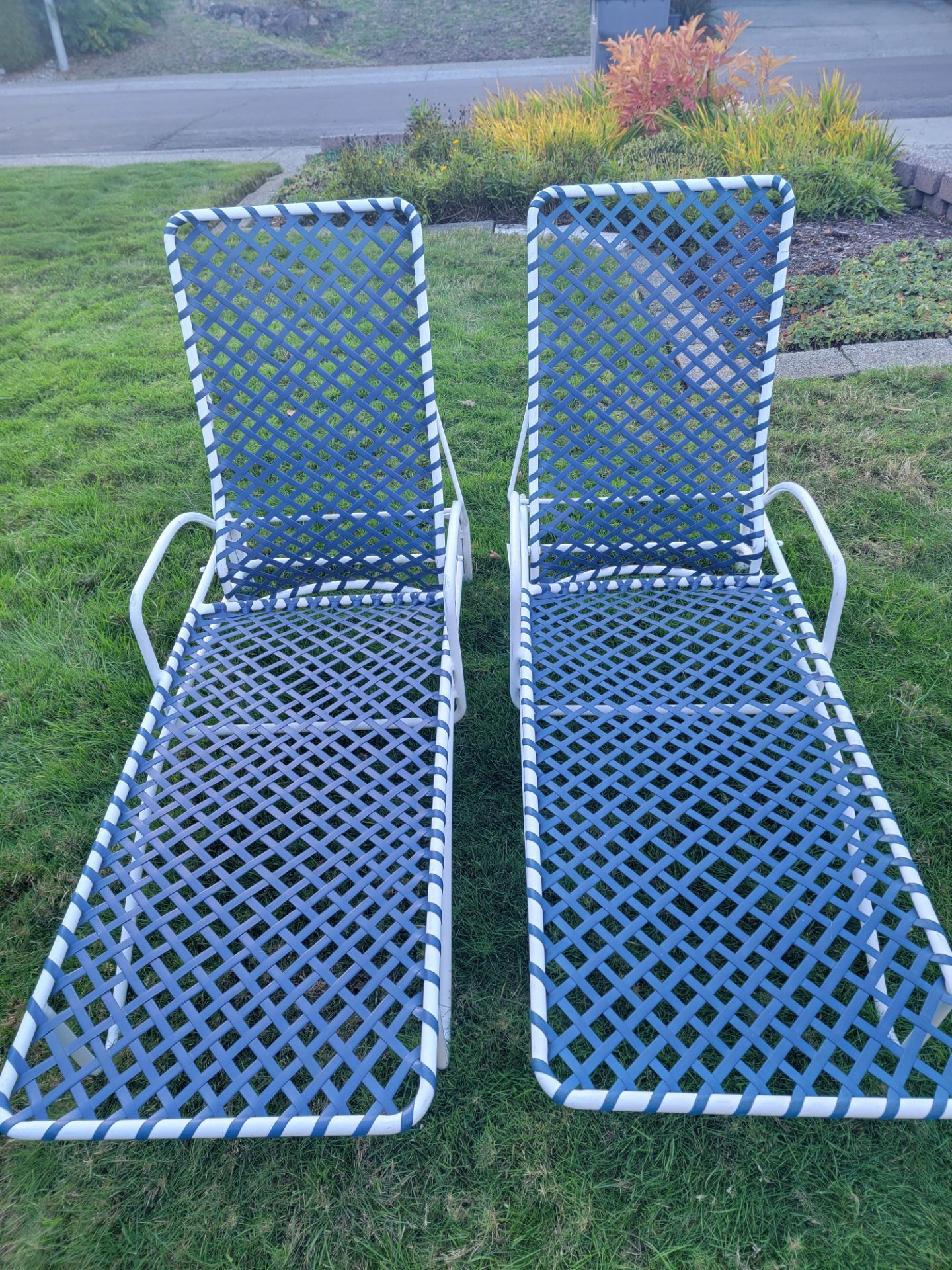 Vintage mid-century brown Jordan chase lounge