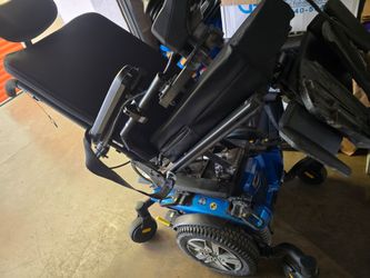 Quantum J4 Power Wheelchair