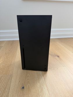 Xbox Series X 1TB comes with controller