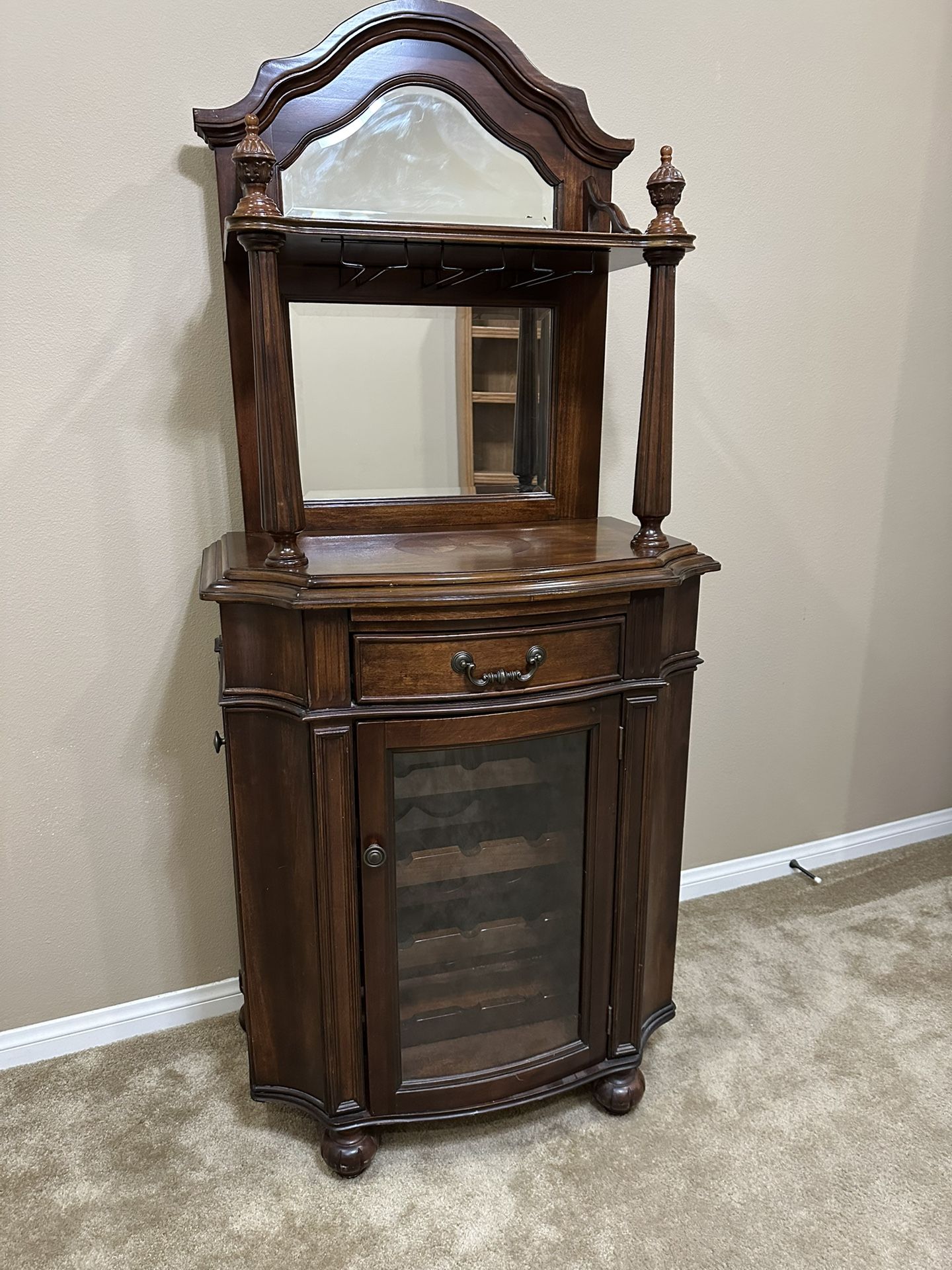 🔥Gorgeous Wine Cabinet By Ashley Furniture