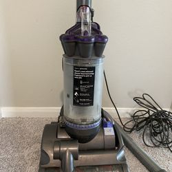 Dyson DC 28 Animal Vacuum NOT WORKING 