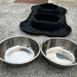 “Top Paw” Food Tray With Removable Metal Dishes