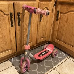 Razor Jr. Lil' Kick Scooter (Ages 2-5)